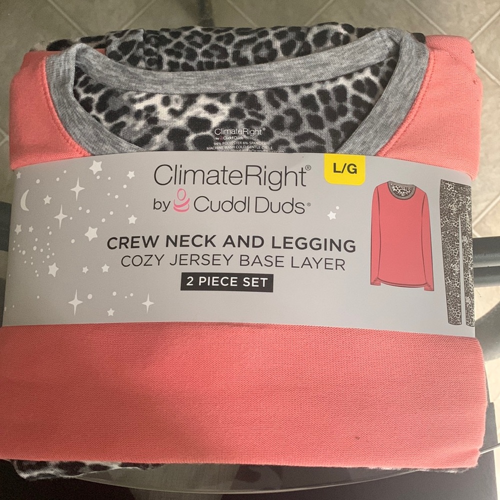 Climate Right by Cuddl Duds Crew Neck and Leggings 2 piece set. Brand New. Large